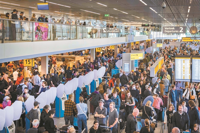 Ξέμειναν από προσωπικό και απειλείται η τουριστική σεζόν