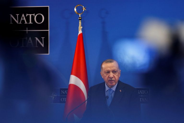 Ερντογάν: Τι μπορεί να κερδίσει από τα «παζάρια» με το ΝΑΤΟ – Η Ελλάδα, η Συρία και οι τουρκικές εκλογές | tanea.gr