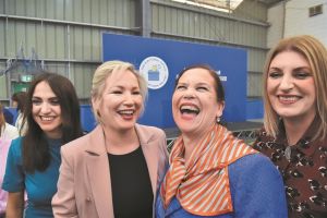 Δύο πονοκέφαλοι γιατον Μπόρις Τζόνσον