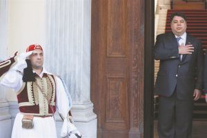 «Τάκη (Θεοδωρικάκο), έχουμε πρόβλημα!..»