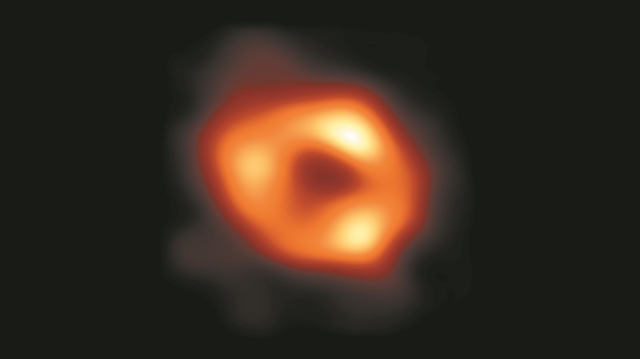 Η πρώτη φωτογραφία του σκοτεινού γίγαντα