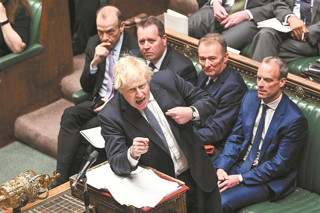 Το πόρισμα μίλησε, αλλά ο Τζόνσον σφυρίζει αδιάφορα