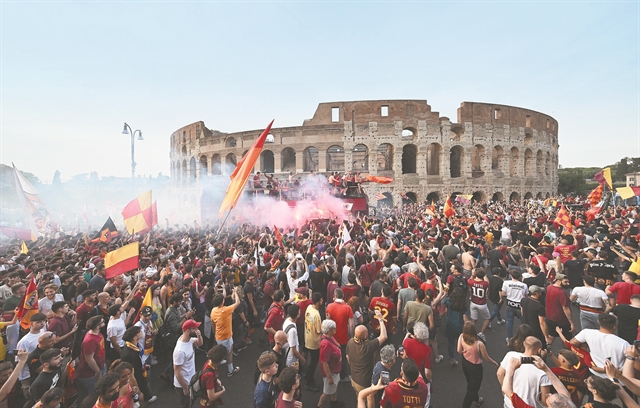 Τρελοί αυτοί οι Ρωμαίοι!