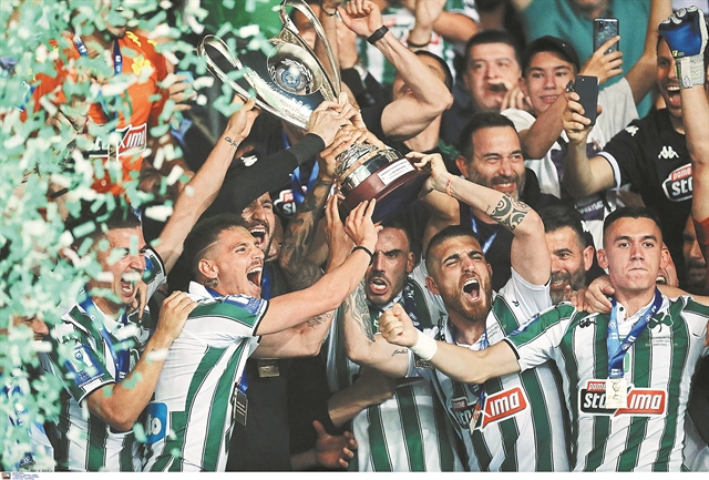 Πράσινος θρίαμβος, σε γκρίζο φόντο