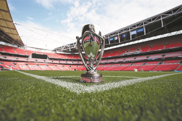 Τέλος εποχής για Καρνέζη