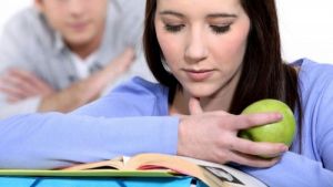 Τι διατροφή να ακολουθήσει ένας μαθητής που δίνει Πανελλήνιες