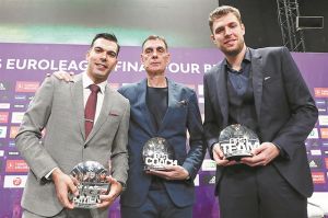 Βραβεία για Μπαρτζώκα, Σλούκα και Βεζένκοφ