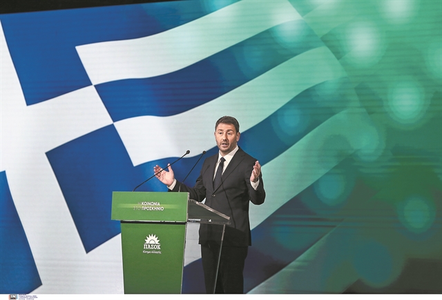 Το «πατριωτικό ΠΑΣΟΚ» φοράει την εθνική φανέλα