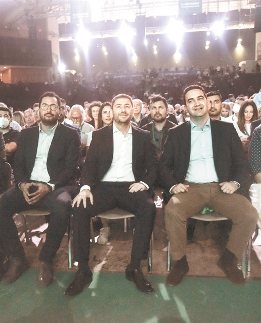 Ανανέωση και αποστρατείες