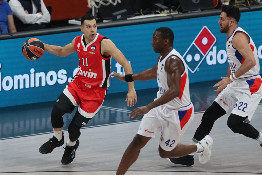 Ολυμπιακός – Αναντολού Εφές 74-77