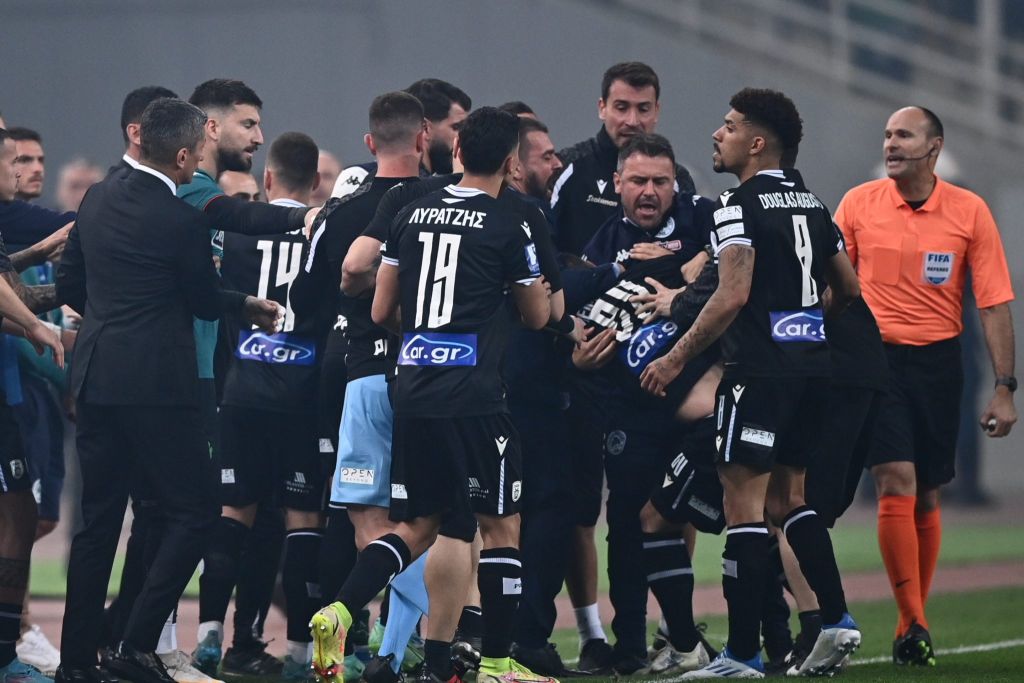 Ξύλο και στα αποδυτήρια