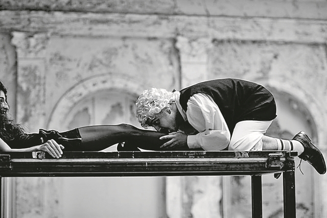 Εφιαλτικός καθρέφτης