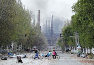 Βομβαρδισμοί σε όλο το μέτωπο, σήμερα οι κυρώσεις της ΕΕ