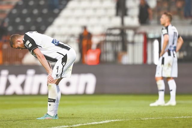 Εντονες αποδοκιμασίες σε παίκτες και Λουτσέσκου