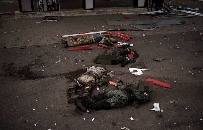 Πόλεμος στην Ουκρανία: Σχημάτισαν το «Ζ» με τις σορούς νεκρών στρατιωτών