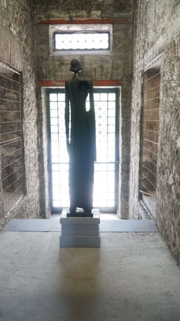 Μεμάς Καλογηράτος: «Τραγική Μούσα» – Μια σημαντική έκθεση του σπουδαίου γλύπτη