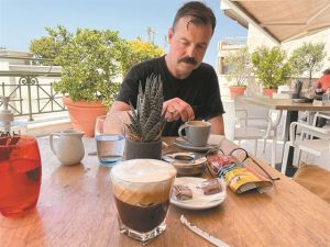 «Η Ελλάδα πάσχει από ιστορική αμνησία»