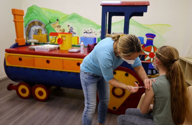 Ξεσπούν οι Γερμανοί παιδίατροι – «Τρομοκρατούν σκόπιμα την κοινή γνώμη»