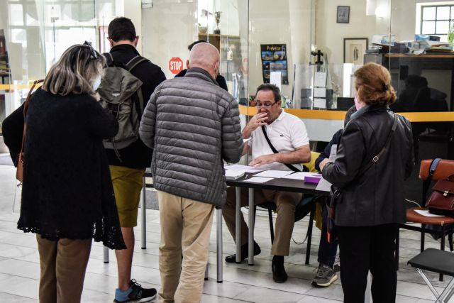 Ουρές στα εκλογικά τμήματα του ΣΥΡΙΖΑ – Πάνω από 140.000 η συμμετοχή