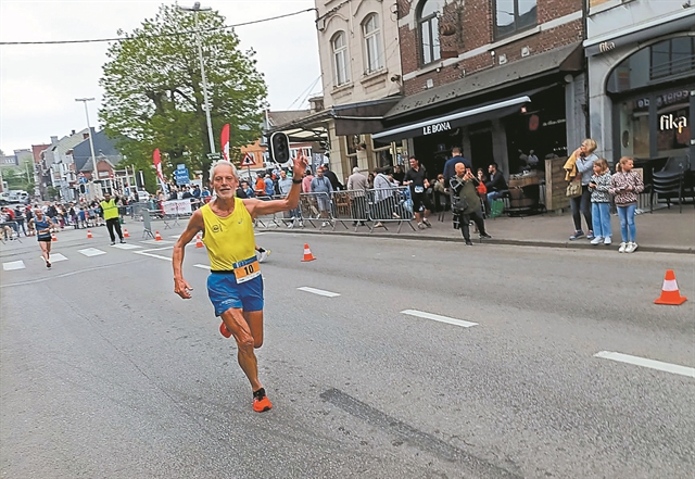 Εκανε μαραθώνιο 2:54:19 στα 71 του!