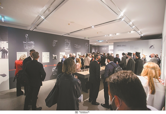 Τα λαμπερά εγκαίνια της έκθεσης για τα 100 χρόνια του «Βήματος»