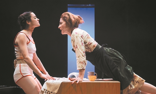 «Σαν να ακούς τη φωνή σου από άλλο στόμα»