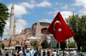 Ακάρ: «Οσοι δήθεν λυπήθηκαν για την Αγία Σοφία, δεν εναντιώθηκαν στην κατεδάφιση τζαμιών»