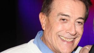 Το Twitter αποχαιρετά τον μεγάλο τραγουδιστή