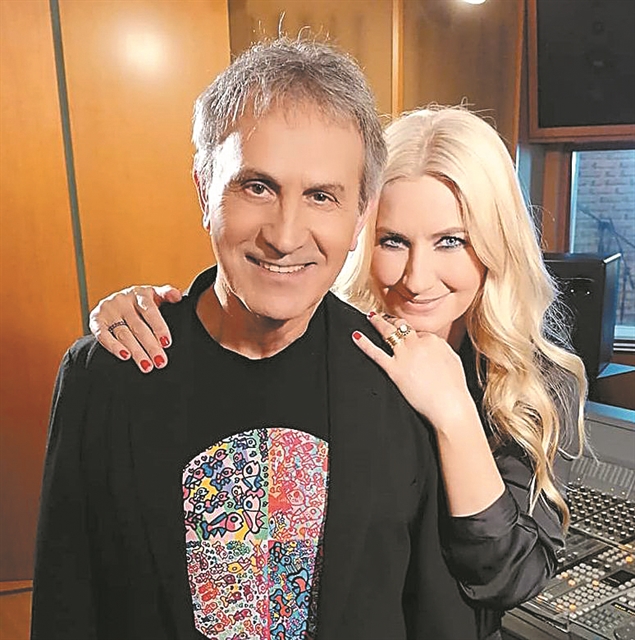 Ο Γιώργος Νταλάρας στο «Art week»