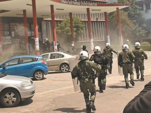 Νέα επεισόδια και τρεις συλλήψεις στο ΑΠΘ