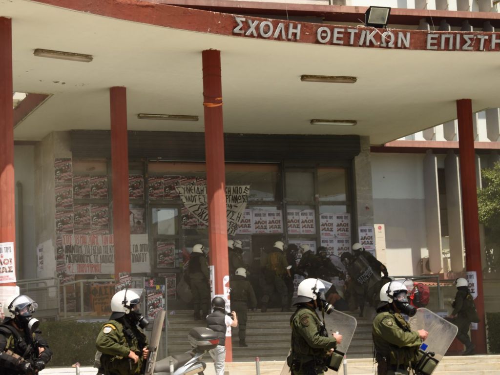 Θεσσαλονίκη: Στον εισαγγελέα οι δύο συλληφθέντες στα επεισόδια στο ΑΠΘ