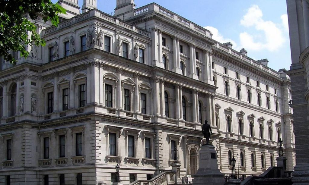 «Απαράδεκτη» η κατάληψη των δύο ελληνικών πλοίων στα Στενά του Ορμούζ