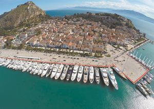 Στο κόκκινο τρενάκι και τα πολυτελή βαν…