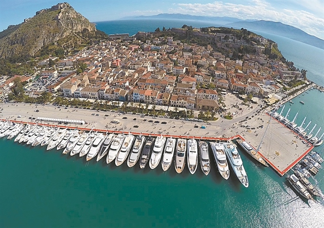 Στο κόκκινο τρενάκι και τα πολυτελή βαν…