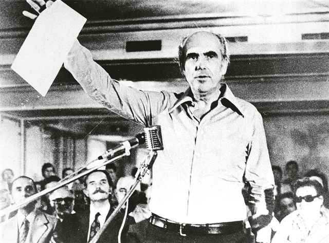 Ιστορίες κάτω από τον πράσινο ήλιο του ΠΑΣΟΚ