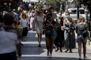 Καιρός: Κυριακή για βόλτα και μπάνιο στις περισσότερες περιοχές – Πού θα πέσουν βροχές και χαλάζι