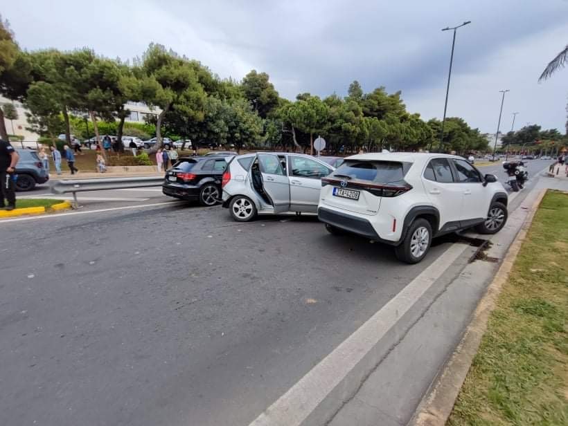 Βίντεο ντοκουμέντο από την καραμπόλα στην παραλιακή