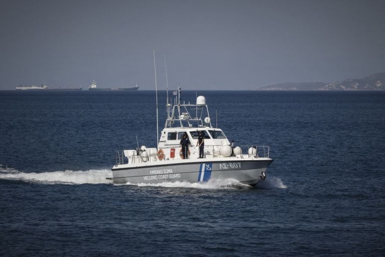 Ελαφόνησος: Σκάφος με Τούρκους αξιωματικούς κατέπλευσε στον Σίμο | tanea.gr