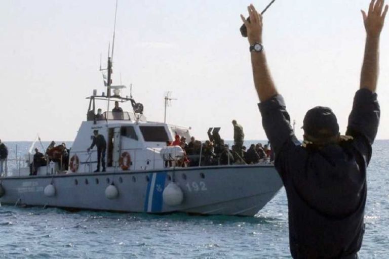 Αίσιο τέλος για τους 21 μετανάστες που επέβαιναν σε φουσκωτή βάρκα στη Ρόδο | tanea.gr
