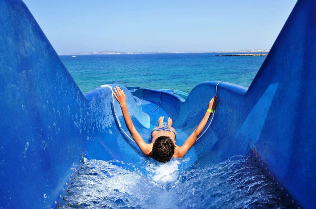 Επανέφεραν 7χρονο παιδί που παραλίγο να πνιγεί σε νεροτσουλήθρα