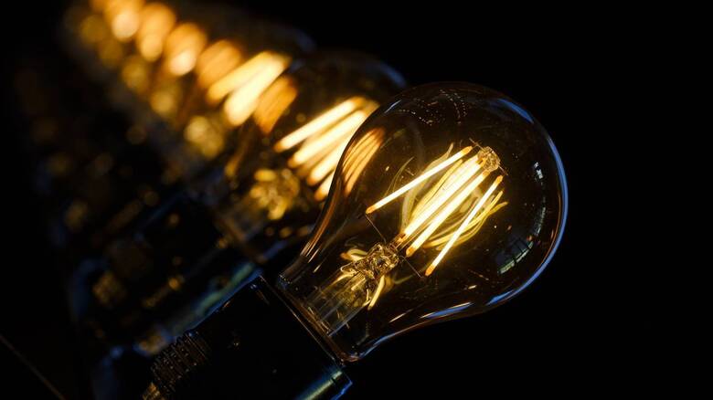 Ακριβό ρεύμα: Ερχονται μέτρα στήριξης κι από την ΕΕ – Mέχρι τέλος Μαΐου λέει η επίτροπος Ενέργειας