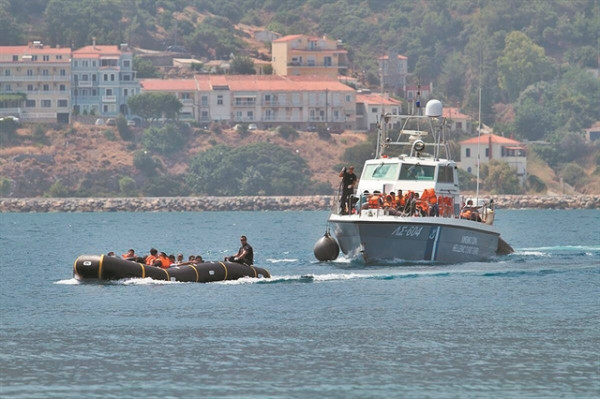 Αιγαίο: Τέσσερα σκάφη με 140 μετανάστες επιχείρησαν να περάσουν από τα τουρκικά παράλια σε ελληνικά χωρικά ύδατα