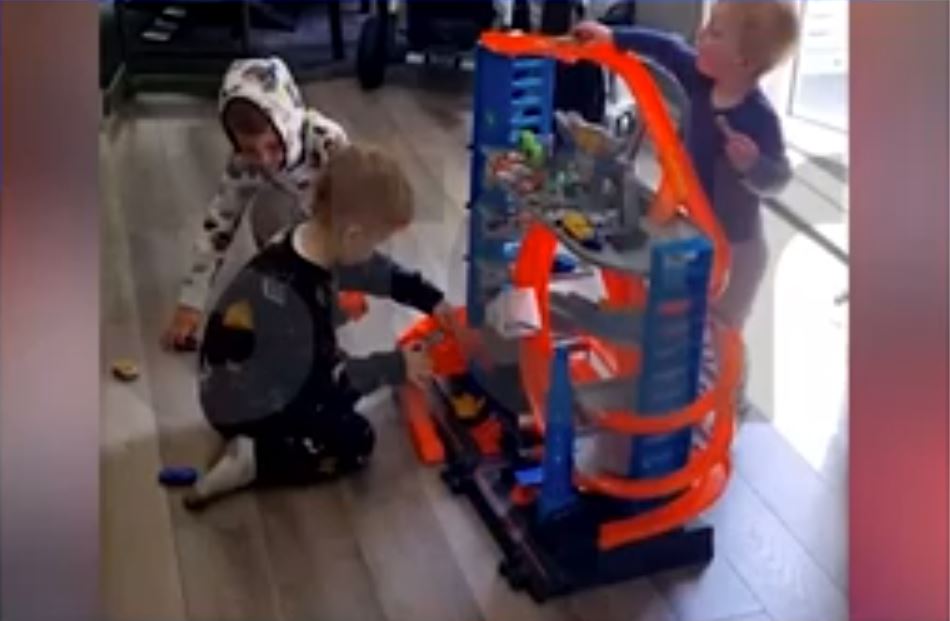 Φωτογραφίες – ντοκουμέντο από τον μικρό Ράινερ – «Είναι ευτυχισμένος στη Νορβηγία» λέει ο πατέρας του