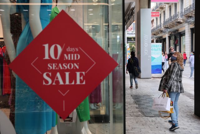 Ενδιάμεσες εκπτώσεις: Ανοιχτά σήμερα καταστήματα και σούπερ μάρκετ