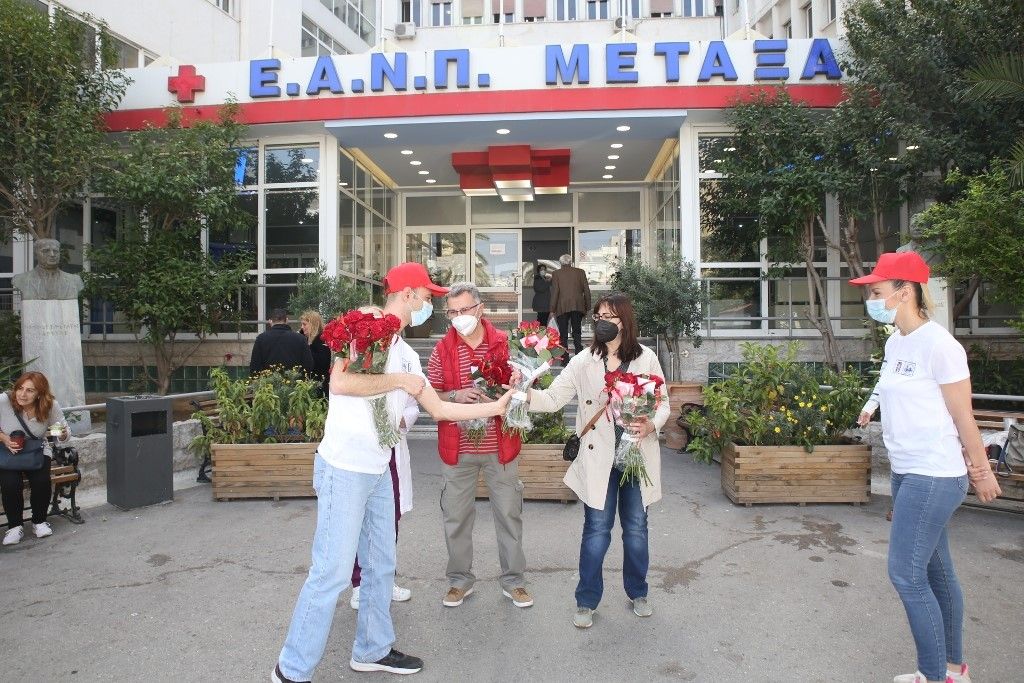 Μια «αγκαλιά λουλούδια» από τον Δήμο Πειραιά στις μητέρες