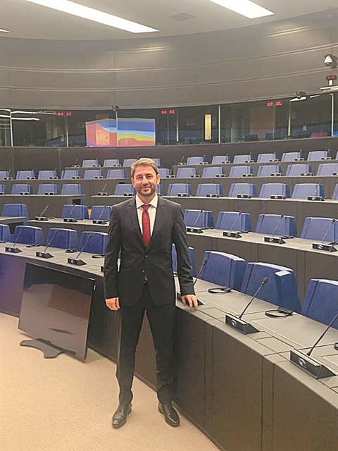 ΠΑΣΟΚ: Στην αίθουσα του Ανδρέα Παπανδρέου