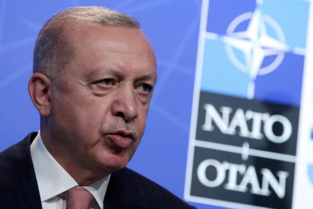 NATO: Τι στοίχισε το «ναι» του Ερντογάν – Τα κέρδη και οι φόβοι για συμφωνίες κάτω από το τραπέζι