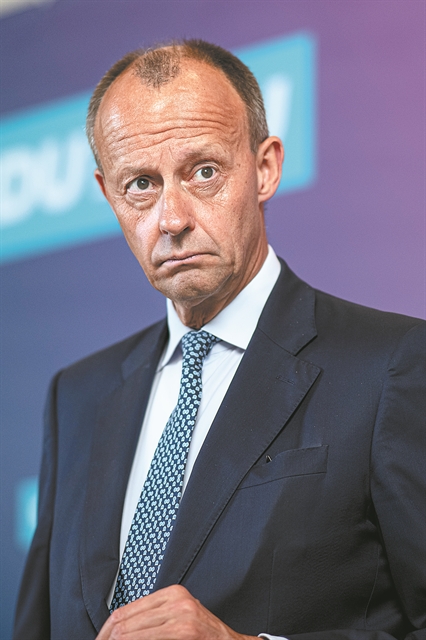 «Τα σύννεφα της ύφεσης είναι πλέον ορατά»