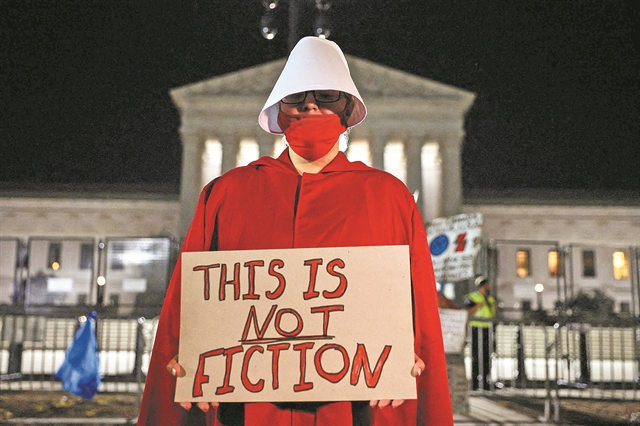 Ενας άρρωστος βιολονίστας στο κρεβάτι σου