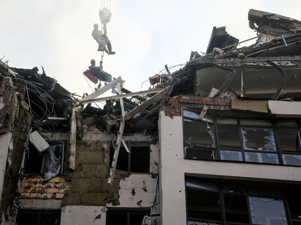 Ενας νεκρός και πέντε τραυματίες από πυραυλική επίθεση στο Κίεβο